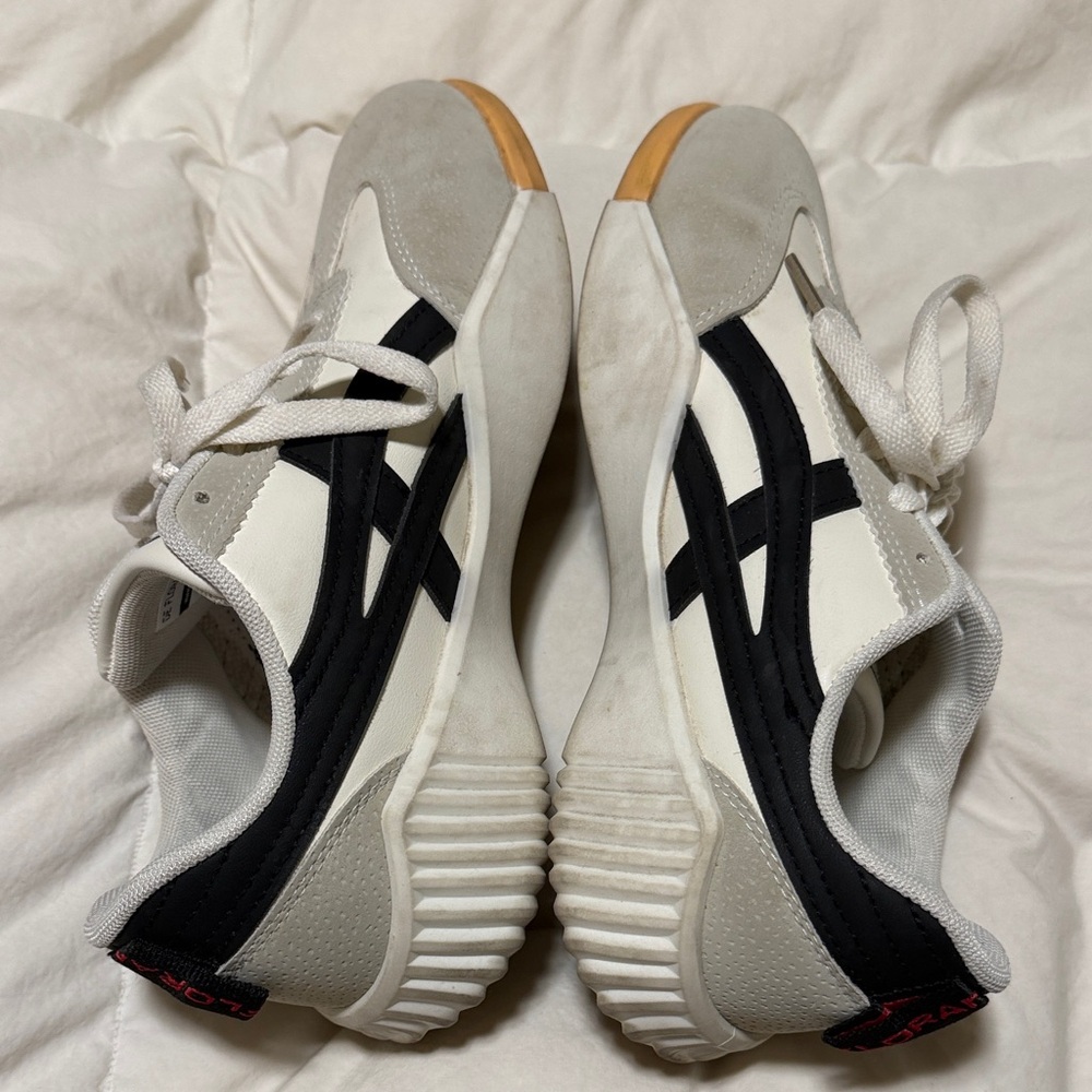 De Florance  White and Black Sneakers
